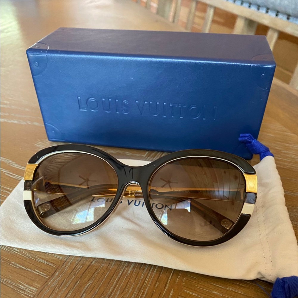 EUC Louis Vuitton Sun Glasses 🍂